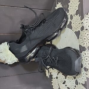 LA Sheelah Black mesh sneaker size 6.5